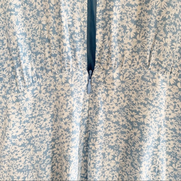 Skylar + Madison Blue and White Floral Romper, Wrap Top, Tie Waist, Size Large - Picture 6 of 8